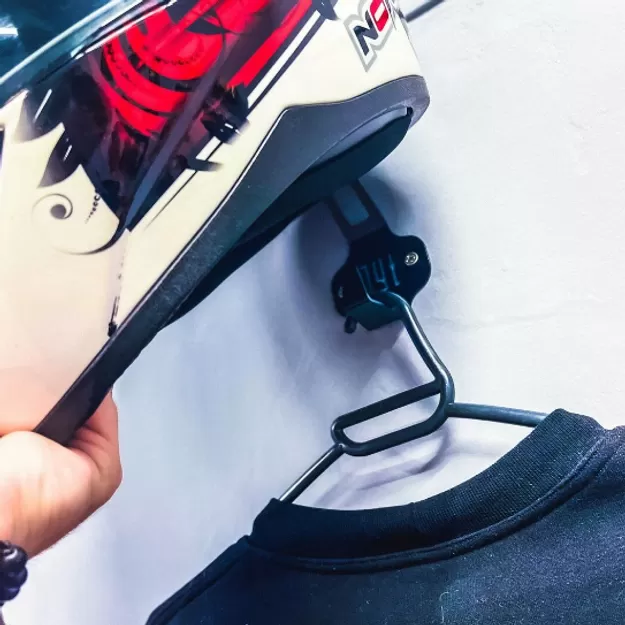 Suporte para Capacete e Jaqueta de Moto Suporte para Capacete e Jaqueta de Moto