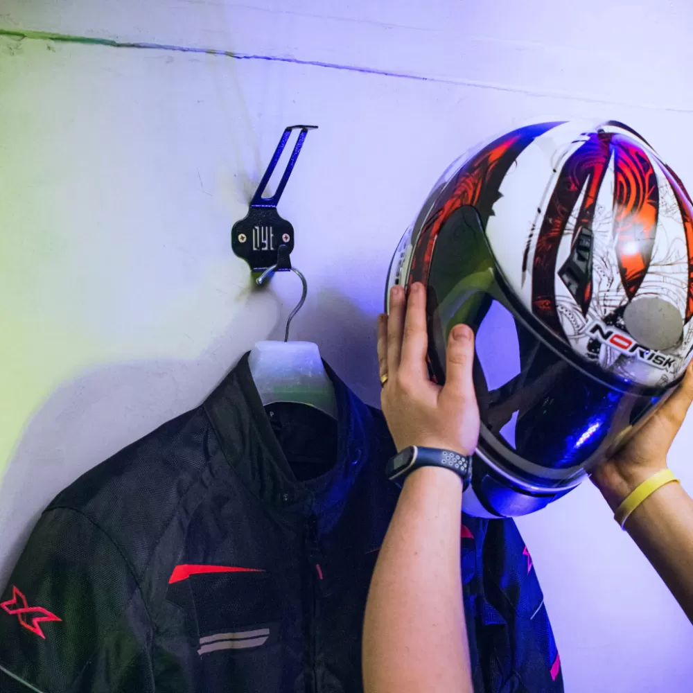 Suporte para Capacete e Jaqueta de Moto Suporte para Capacete e Jaqueta de Moto