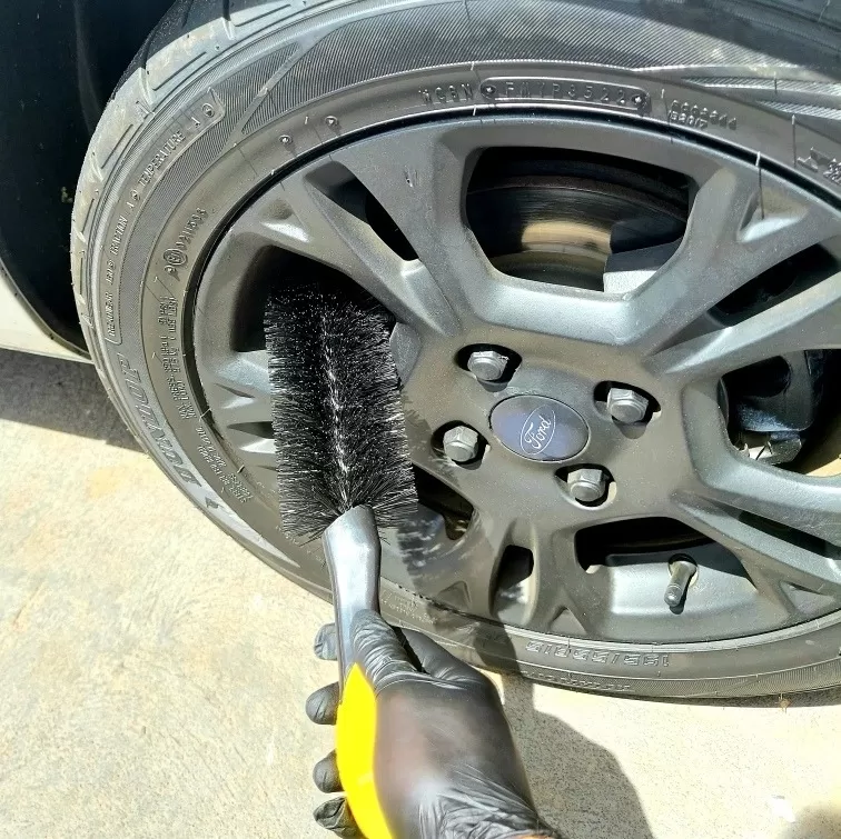 Escova para furo de rodas média VONDER Escova para furo de rodas média VONDER